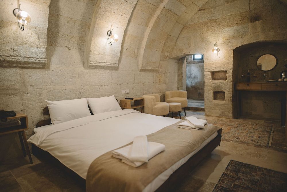 Daphne Cave Hotel Suite 2