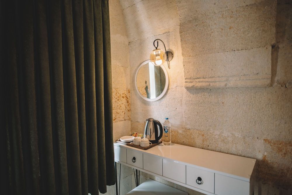 Daphne Cave Hotel Suite 7