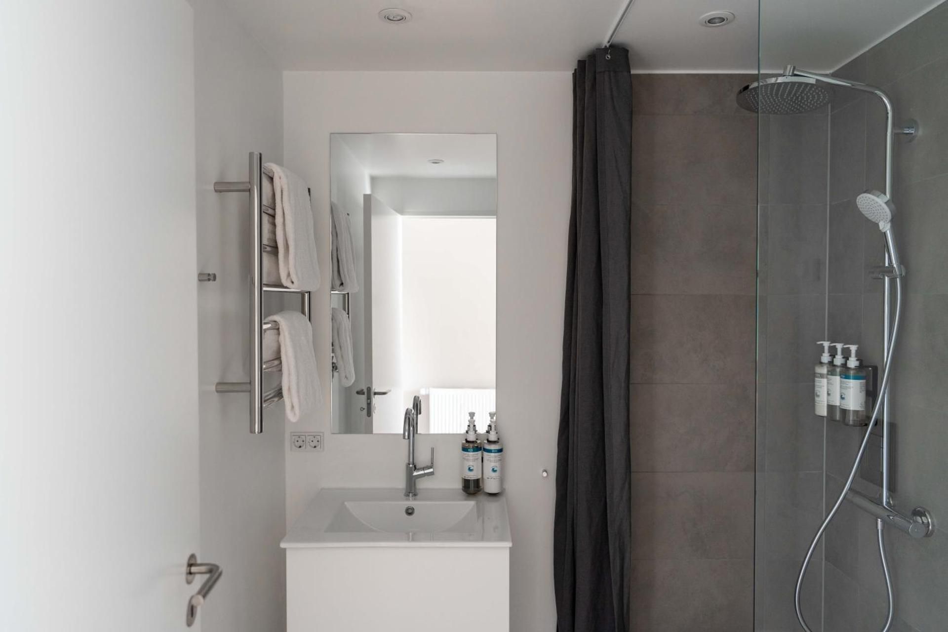 Medium Studio with Kitchen and Balcony - Single Bed