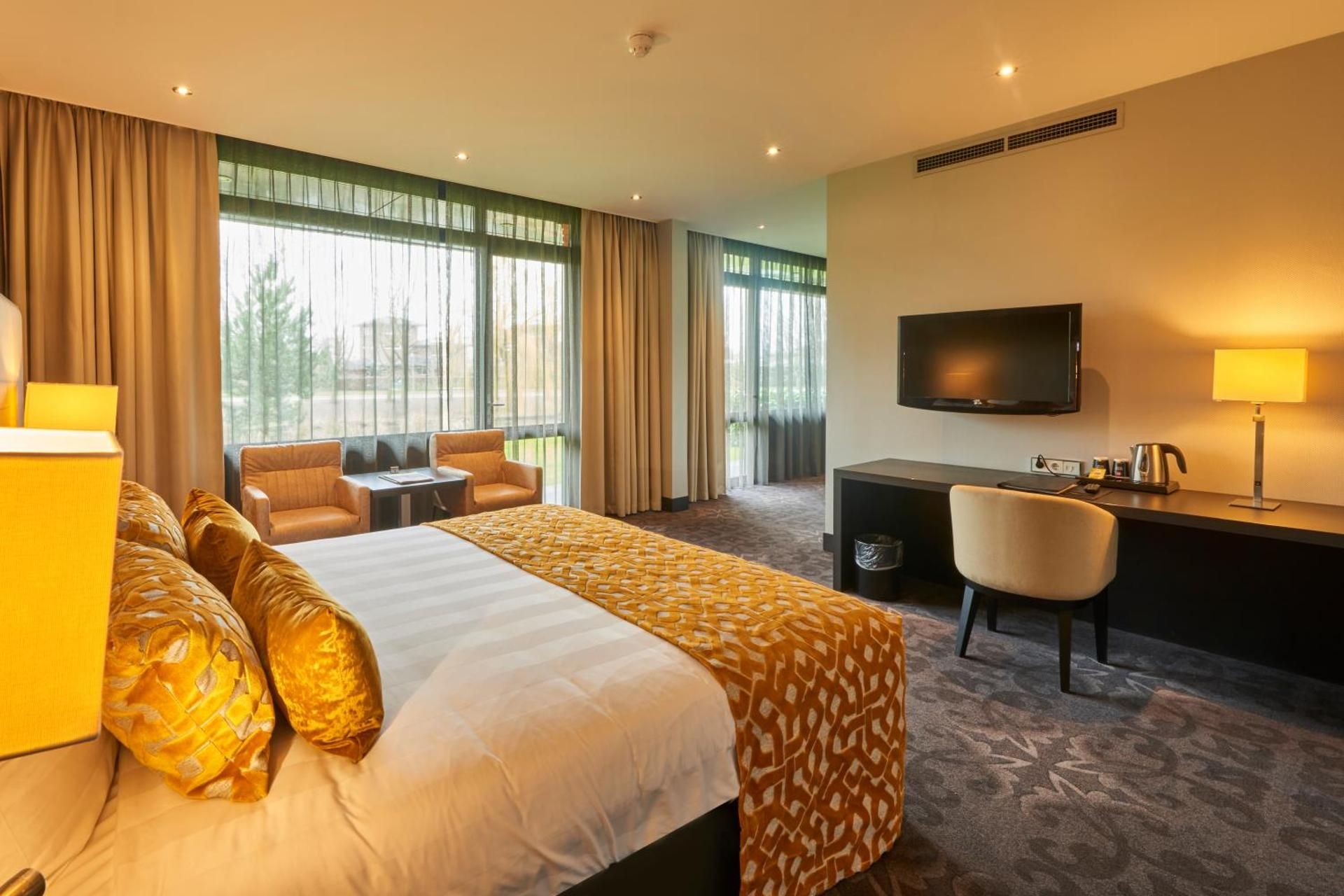 Van Der Valk Hotel Almere Deluxe King Room