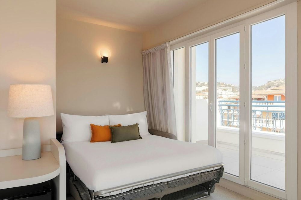 Suite, 1 Queen Bed with Sofa bed, Balcony, Sea View
