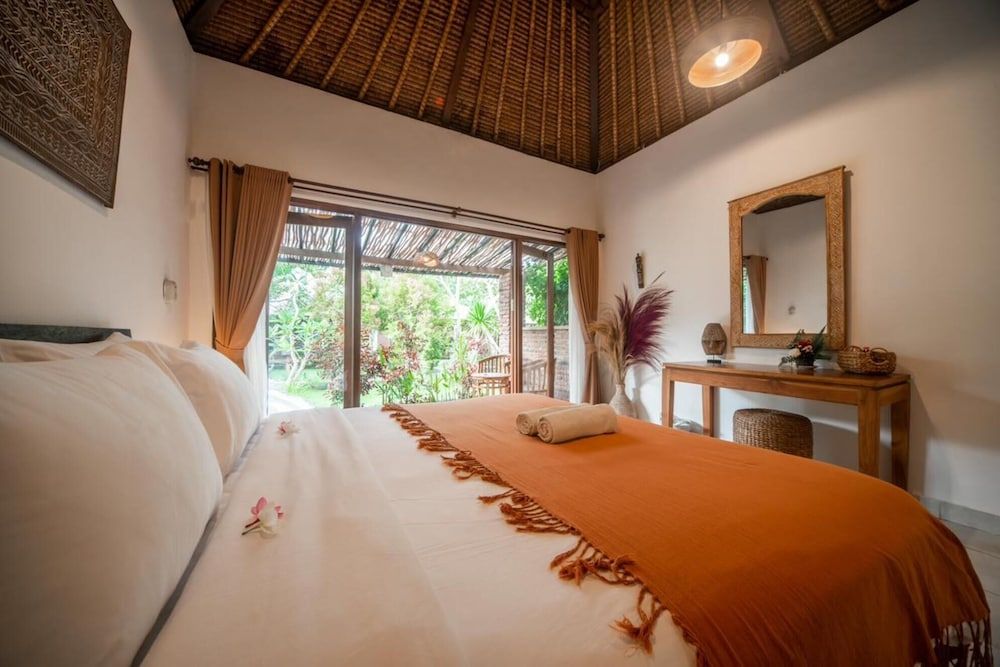 BUNGALOW 5 + YOGA