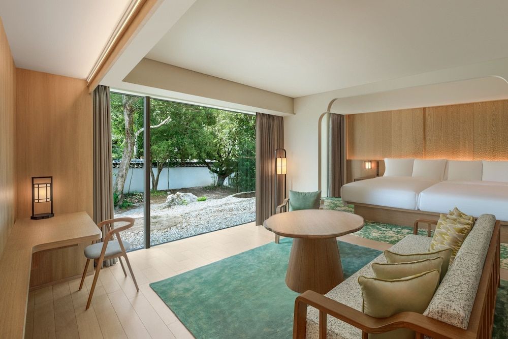 Junior Suite, 2 Twin Beds, Garden View