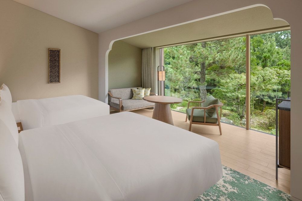 Junior Suite, 2 Twin Beds, Garden View