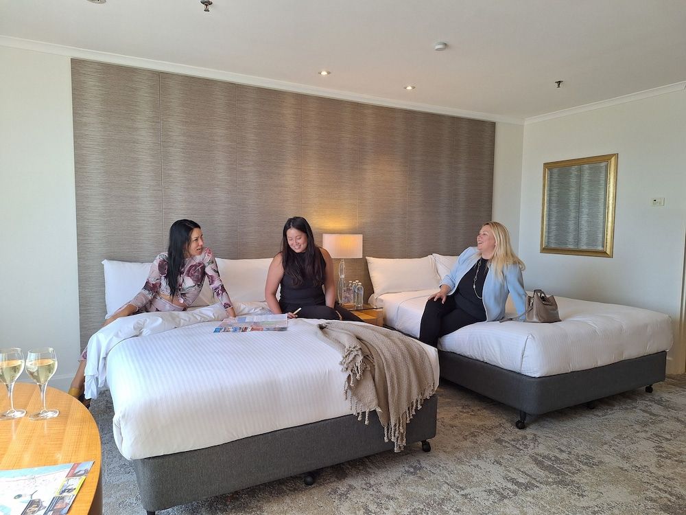 Residence on Langley Park Standard Queen 6