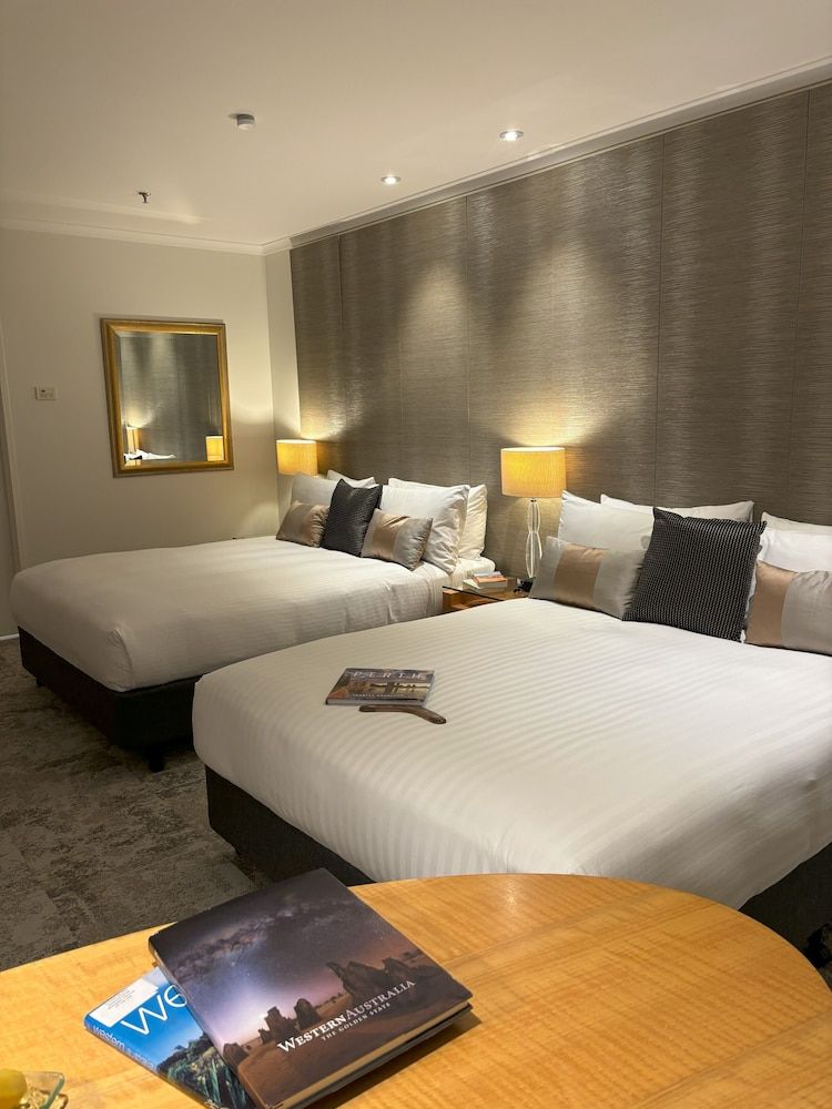 Residence on Langley Park Standard Queen 3