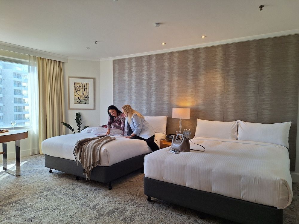 Residence on Langley Park Standard Queen 5