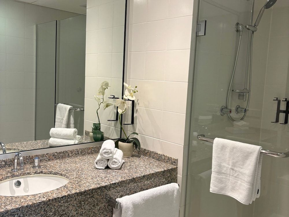 Residence on Langley Park Standard Queen 9