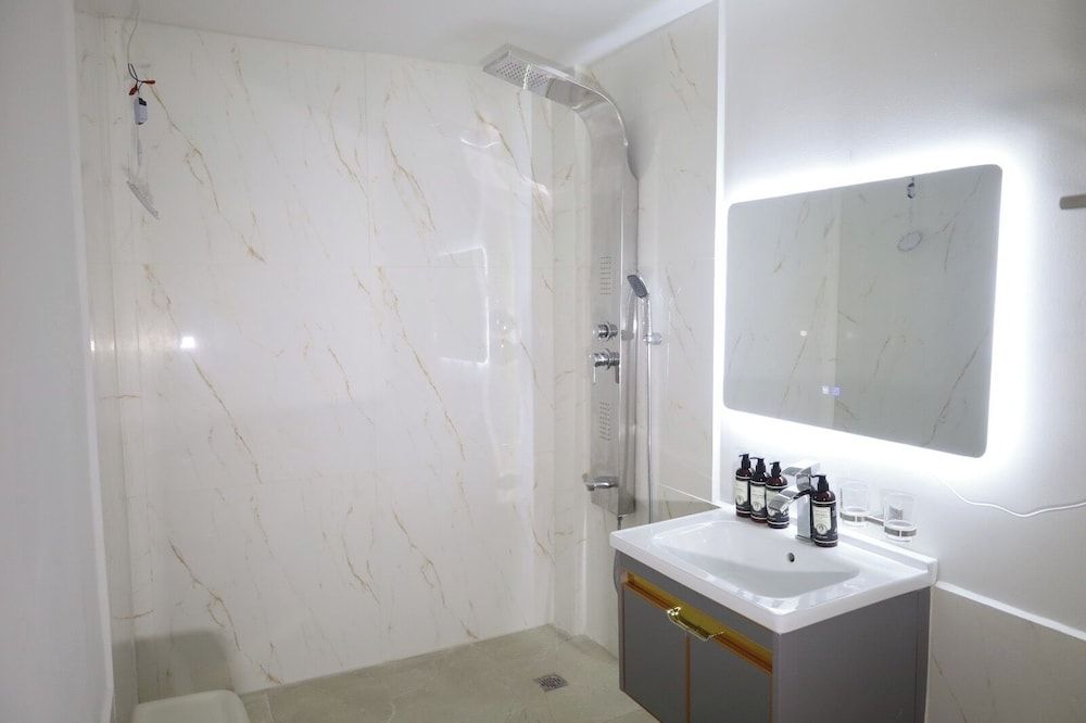 The Bel Air Hotel Family Loft, Balcony, City View 5