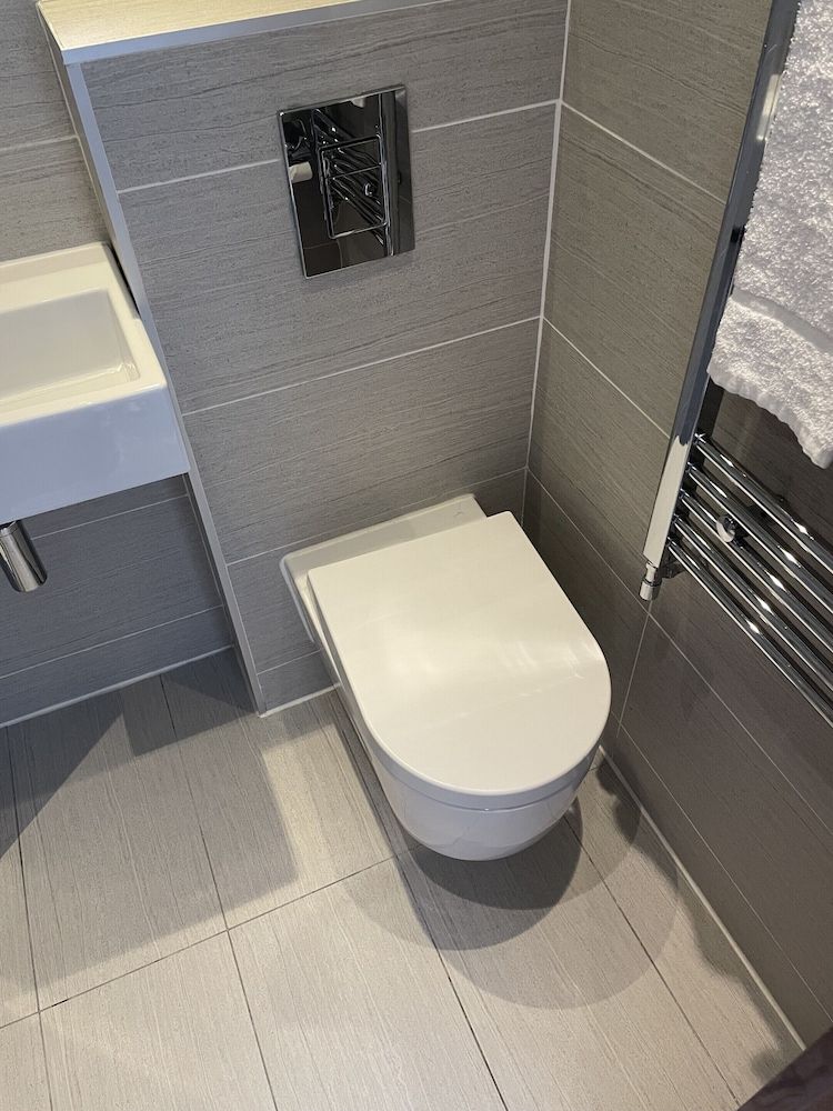 The Chapter - Leisure Inn Hotel Premium Double Room, Ensuite 7