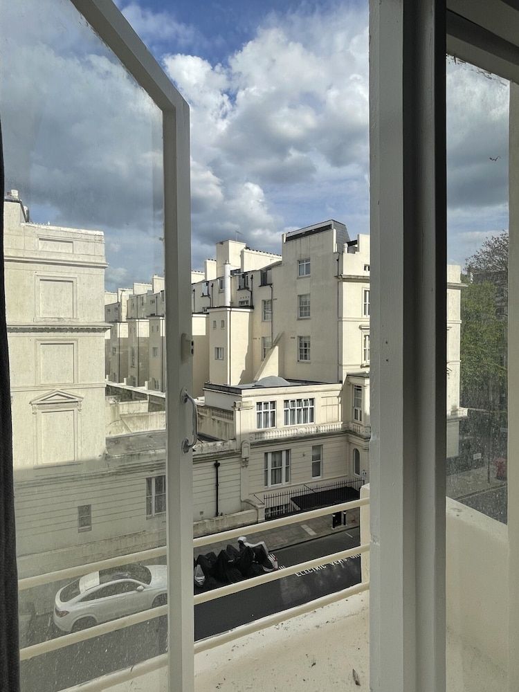 The Chapter - Leisure Inn Hotel Premium Double Room, Ensuite 4