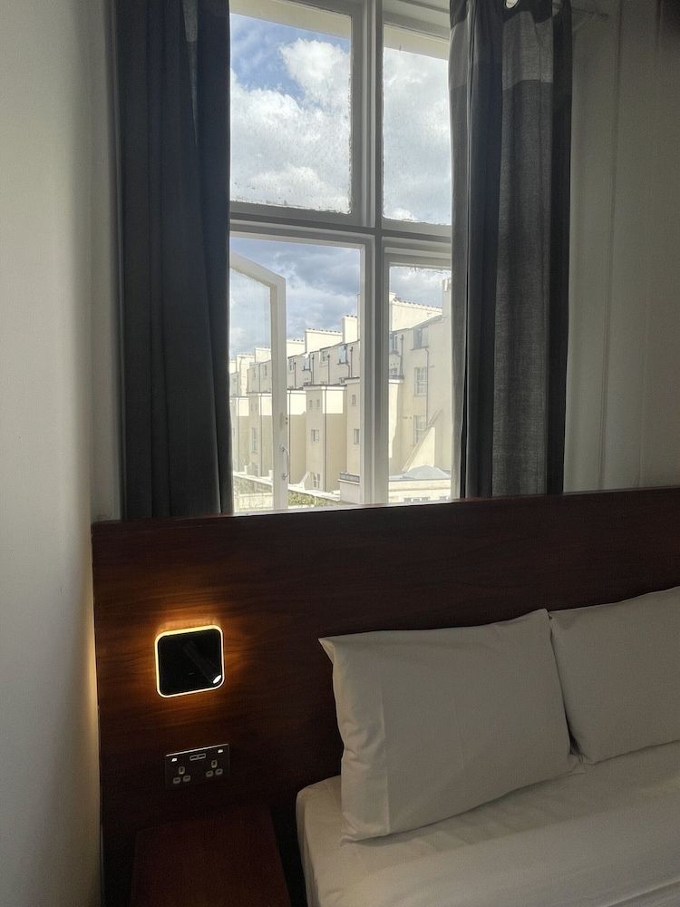 The Chapter - Leisure Inn Hotel Premium Double Room, Ensuite 10