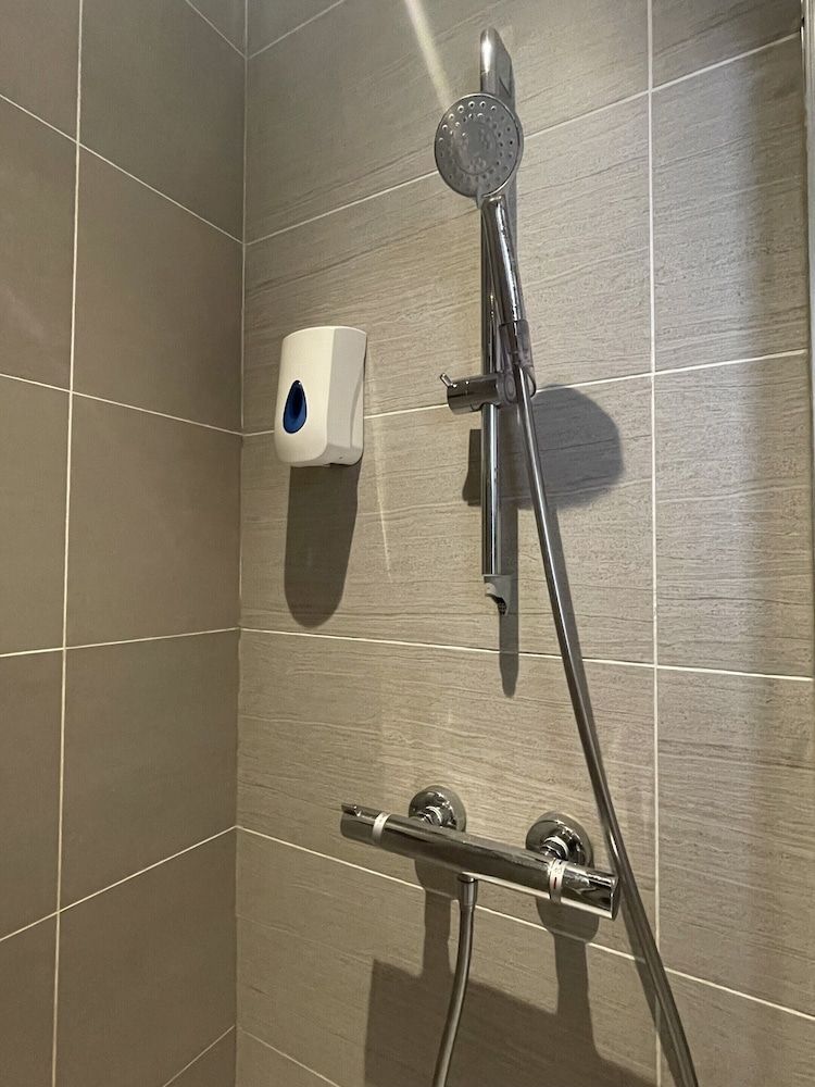 The Chapter - Leisure Inn Hotel Premium Double Room, Ensuite 8