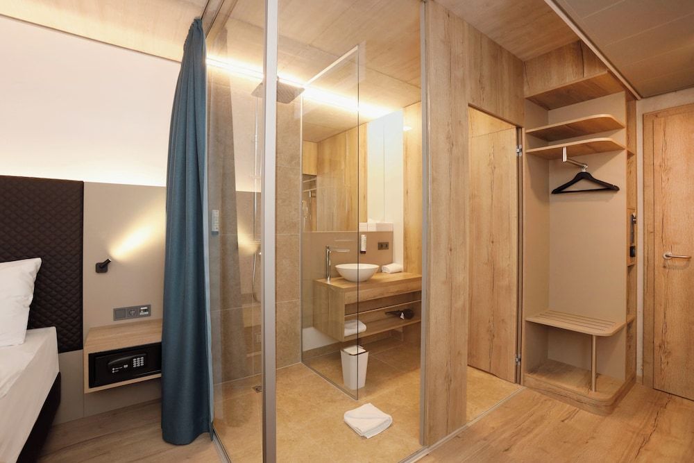 Design Double Room Single Use, 1 King Bed