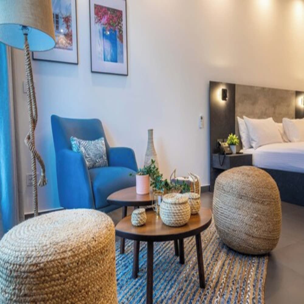 The Lead Hotel Business Studio Suite 7