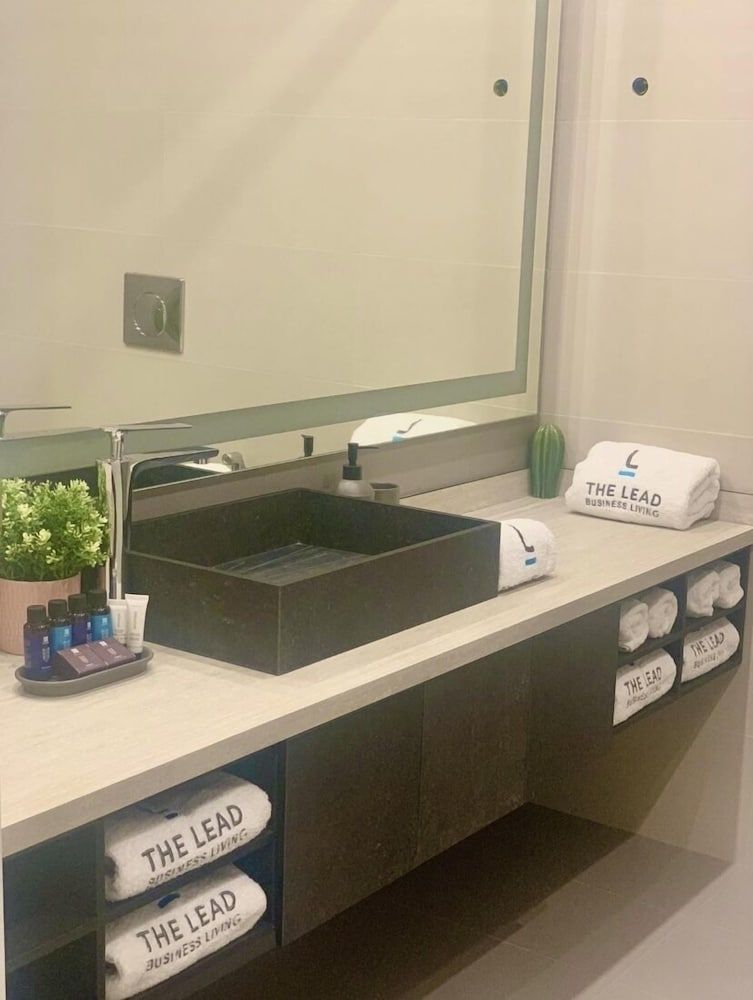 The Lead Hotel Executive Suite 7