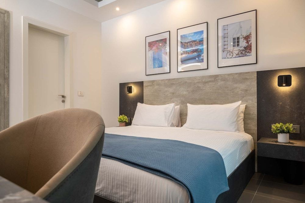 The Lead Hotel Business Studio Suite 4