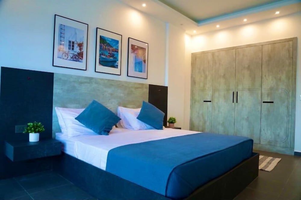 The Lead Hotel Business Studio Suite