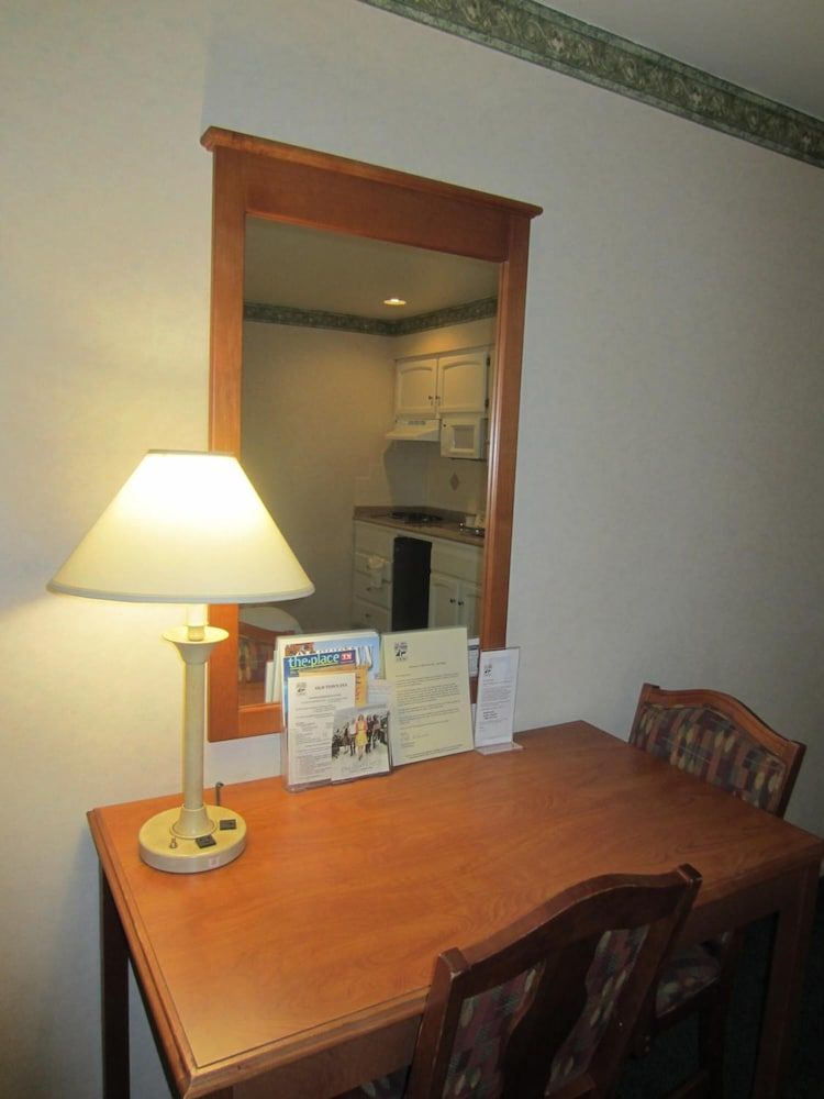 Old Town Inn Deluxe Room, 2 Queen Beds, Kitchenette 3