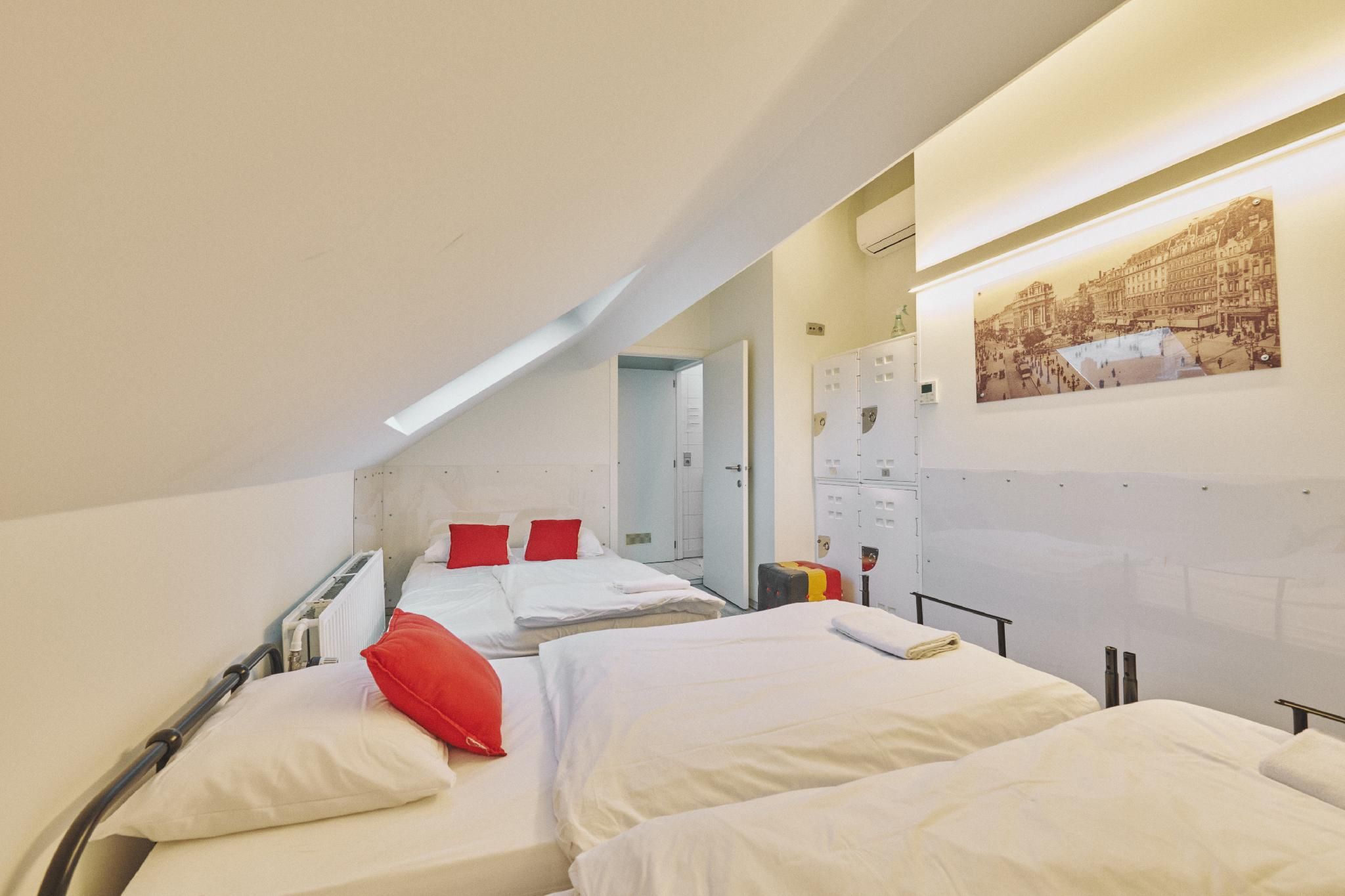 Quadruple Room with Private Bathroom