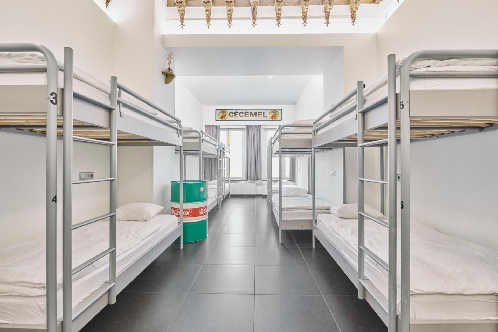 bed in 14-bed mixed dormitory