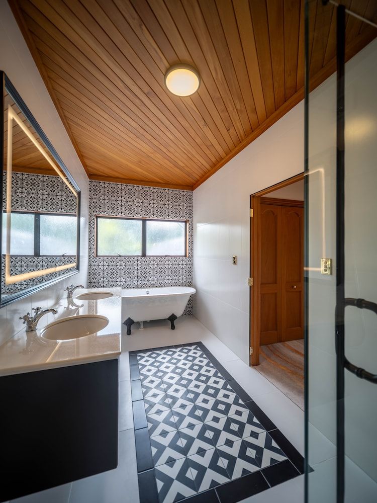 Hana Lodge Lodge Suite 6