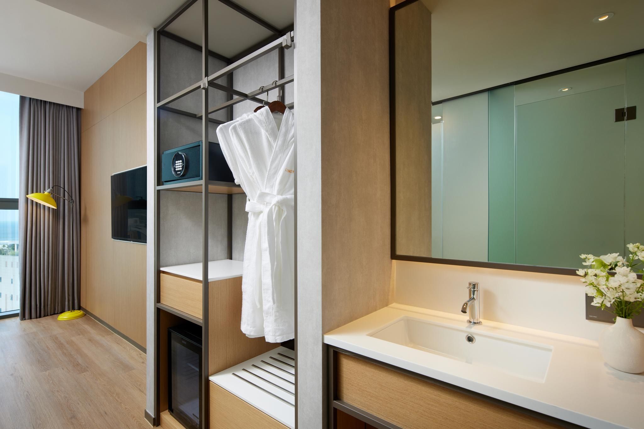 Superior Town Ocean View Queen Room 10F-19F