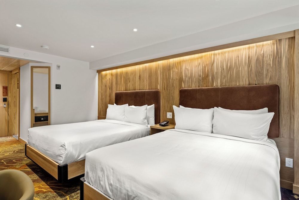 Otter Hotel Hotel Room 2 Queen Beds 2