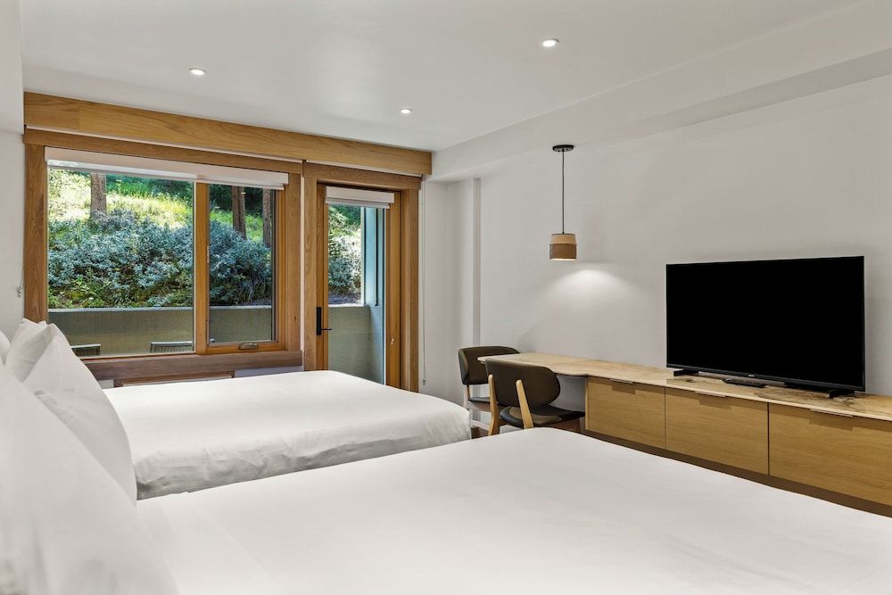 Otter Hotel Hotel Room 2 Queen Beds