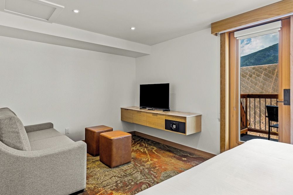Otter Hotel Mountain View King Suite 9