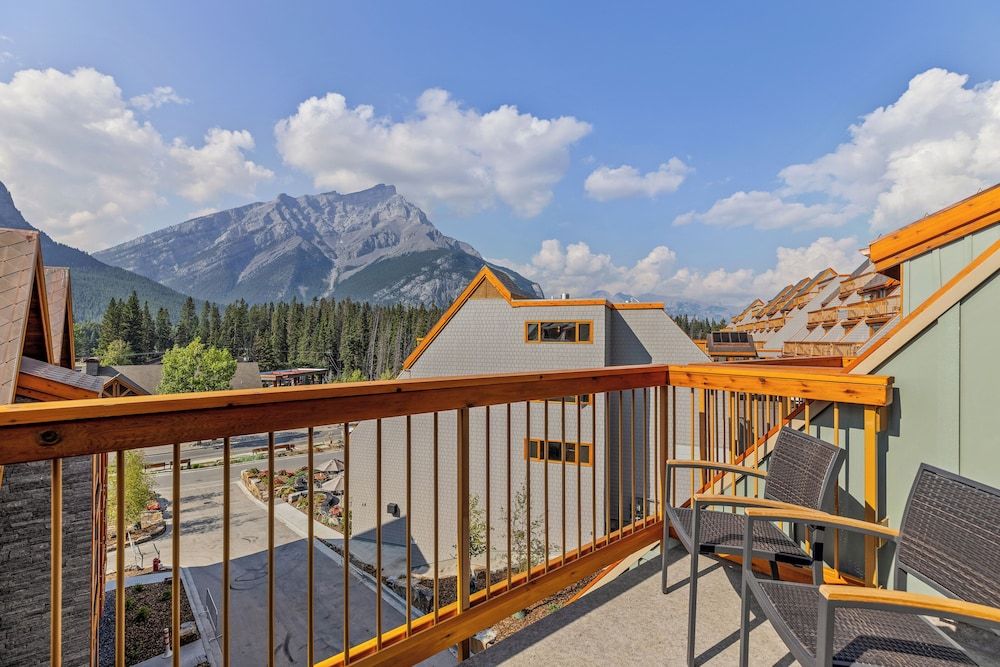 Otter Hotel Mountain View King Suite 6