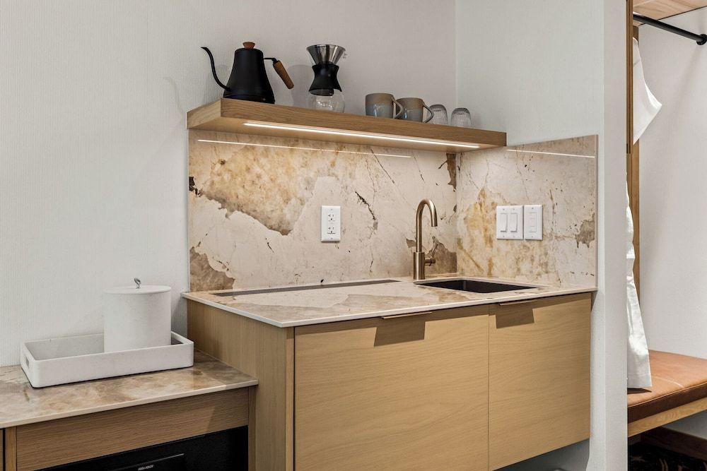 Otter Hotel Hotel Room 2 Queen Beds 3