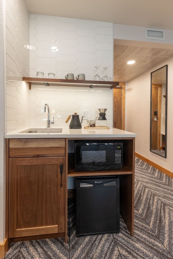 Hotel Canoe and Suites Superior Room, 2 Queen Beds, Accessible 3