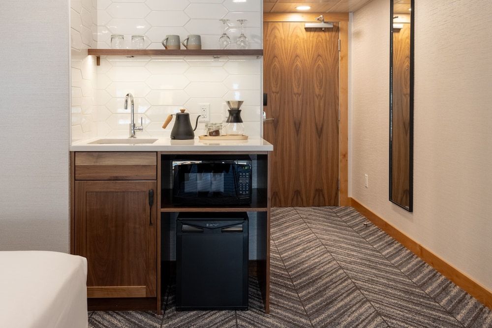 Hotel Canoe and Suites Superior Room, 2 Queen Beds 7