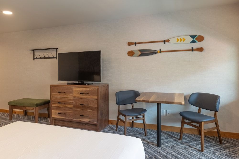 Hotel Canoe and Suites Superior Room, 2 Queen Beds 4