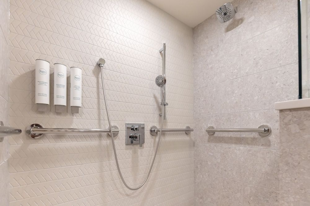 Hotel Canoe and Suites Superior Room, 2 Queen Beds, Accessible 4