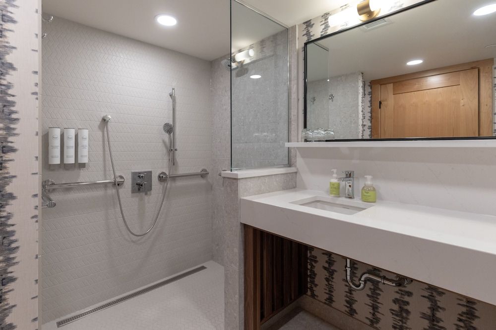 Hotel Canoe and Suites Superior Room, 2 Queen Beds, Accessible 6