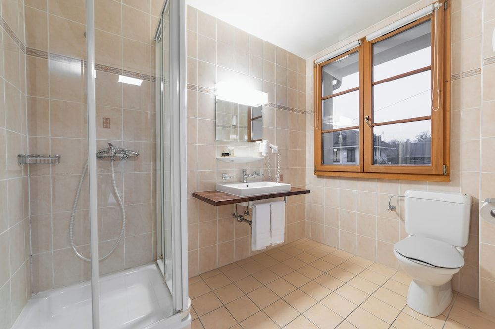 Hotel Restaurant Kutchi Standard Double or Twin Room, Balcony, Lake View 5