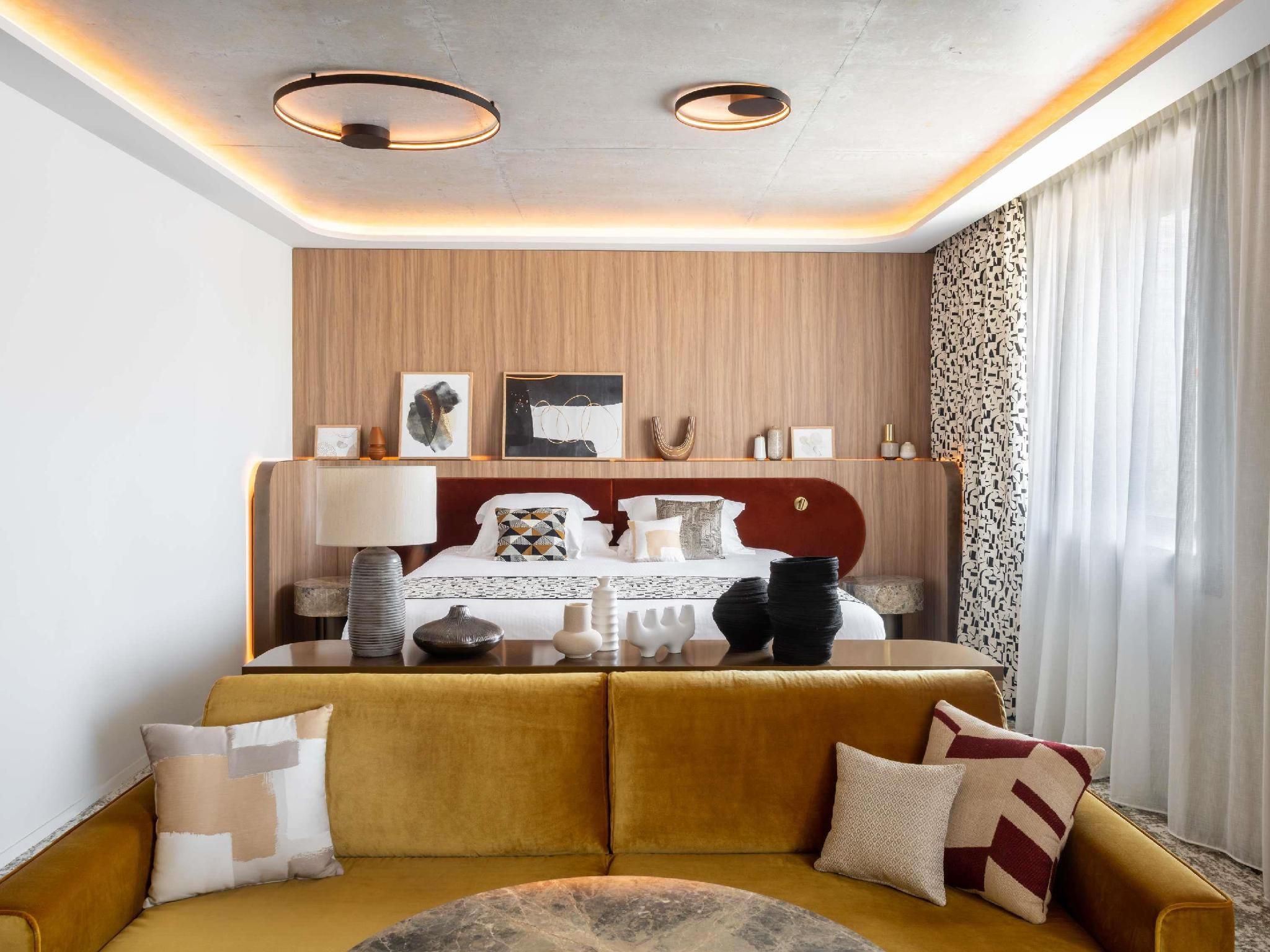 Junior Suite With King-Size Bed And Double Sofa -Bed