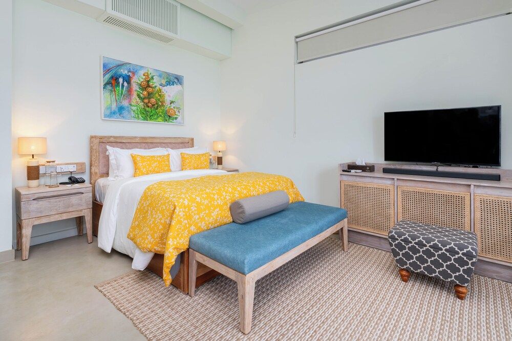 Deluxe Double Room, Partial Ocean View