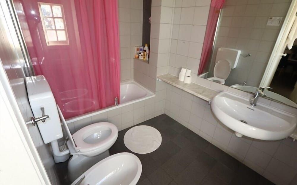 Welcome Guest House - Hostel Basic Room, 1 Double Bed, Shared Bathroom 8