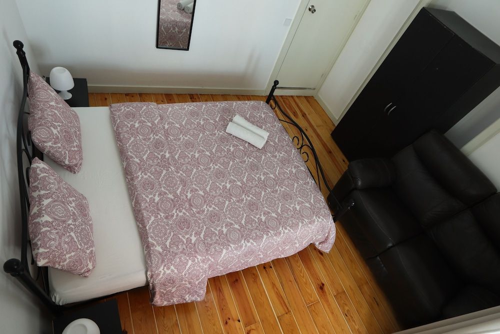 Welcome Guest House - Hostel Basic Double Room, 1 Double Bed, Shared Bathroom (3) 2