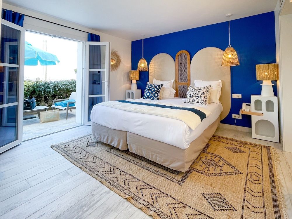 Panoramic Room