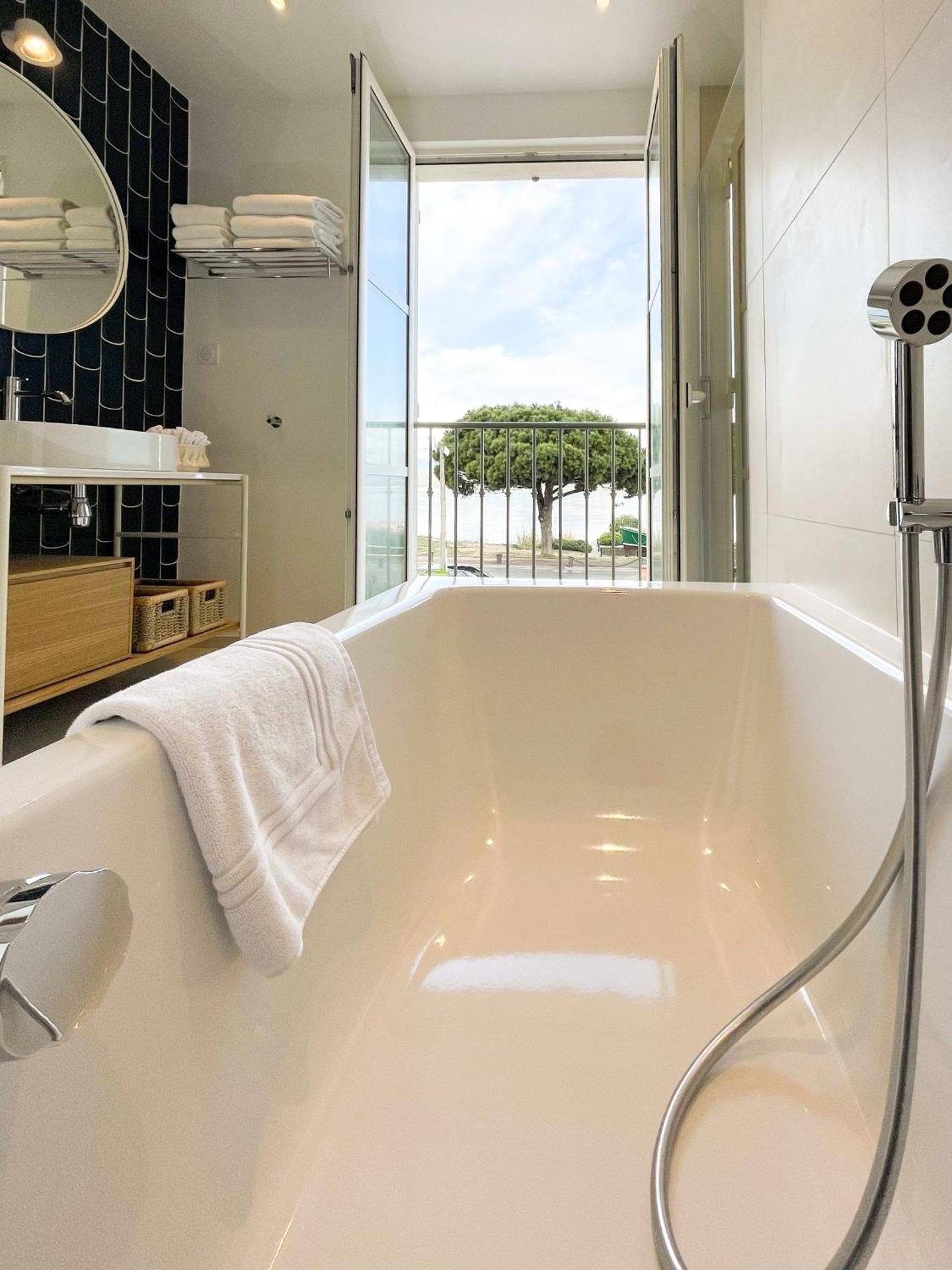 Triple Room Duplex with Partial Sea View