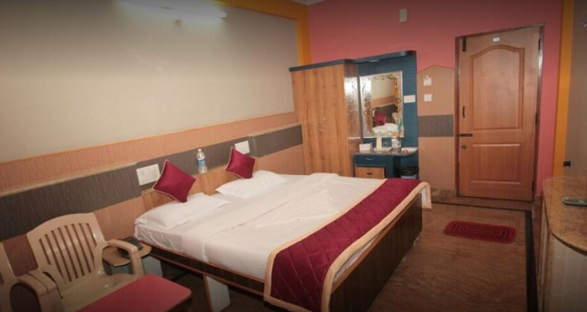 Deluxe Room AC