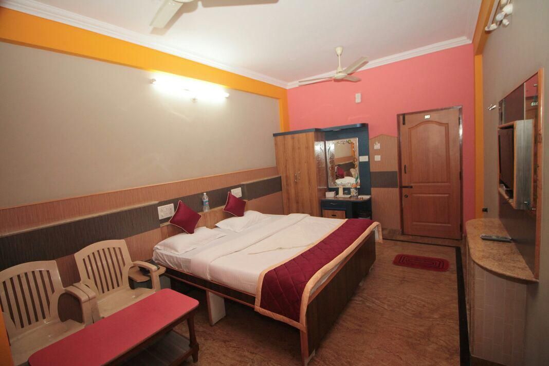 Shree Balaji Deluxe Lodge Deluxe Non AC Room 6