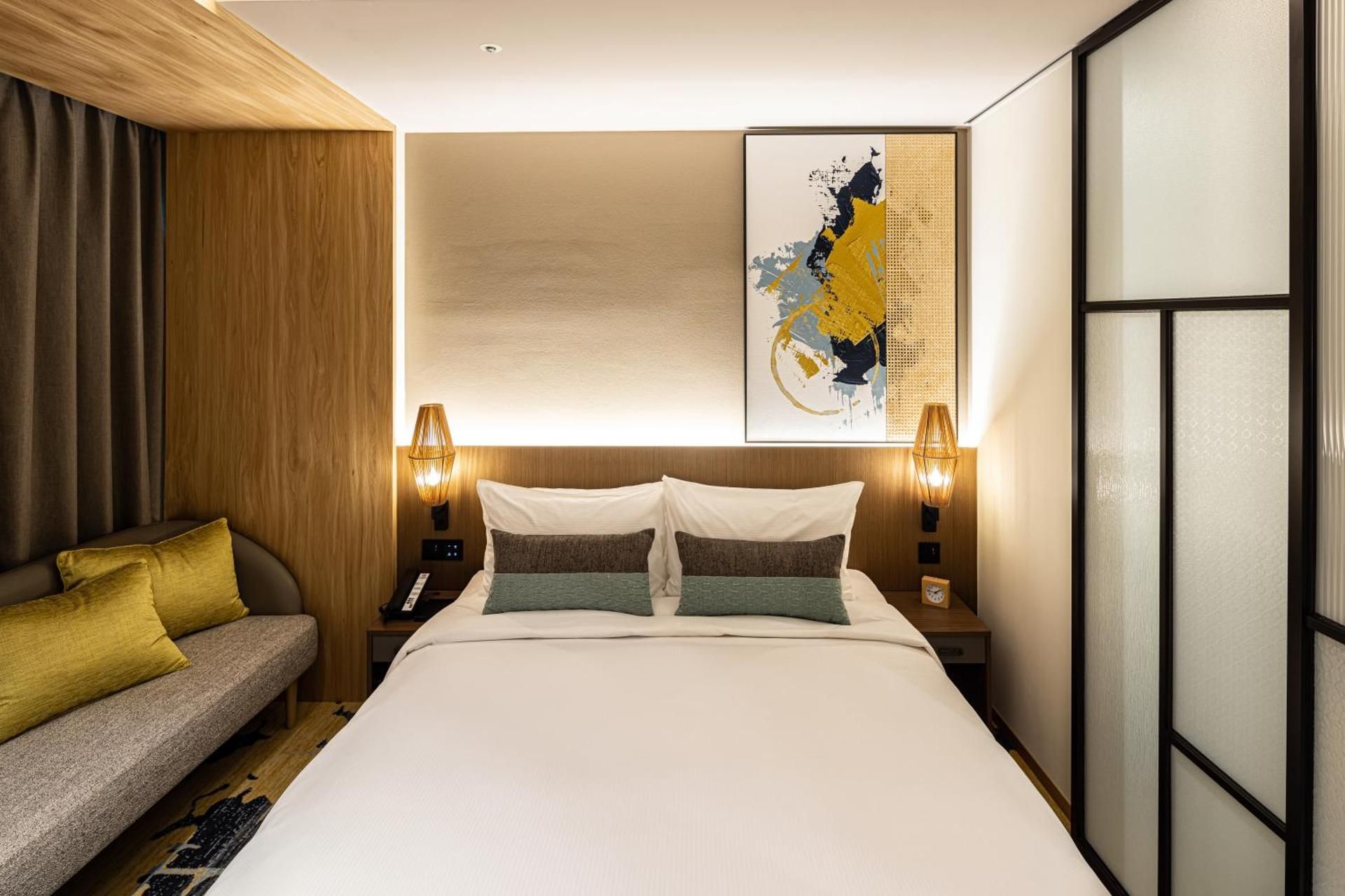 Standard Queen with Shower