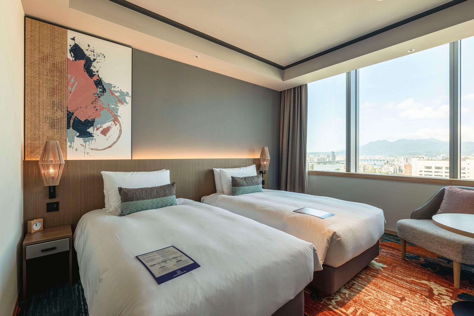 Adjoining 2 Twin Rooms for 4 People - Non-Smoking