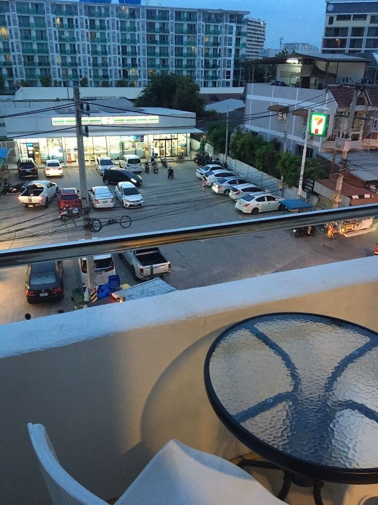Smart Place Pattaya Standard Double Room, Balcony, City View 13