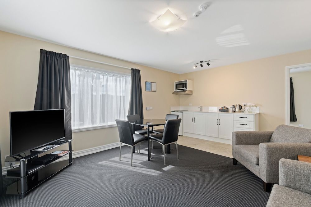 Newina Rotorua Executive Apartment, 2 Bedrooms, Mountain View, Mezzanine 8